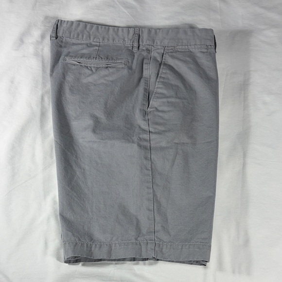 Gap mens grey basic flat front GapKhakis 10.5" inseam chino shorts - size 38 - Picture 8 of 10